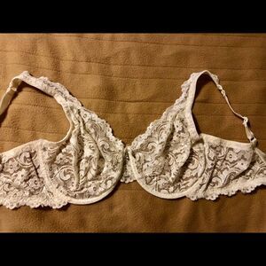 Beautiful lace bra by Smart & Sexy size 38DD